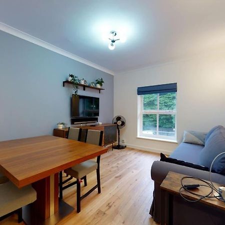 Lovely 2-Bedroom Flat Near Highgate لندن المظهر الخارجي الصورة