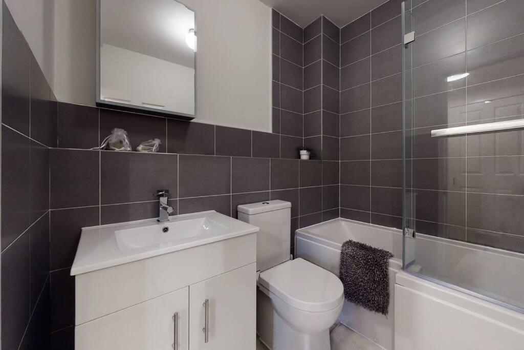 Lovely 2-Bedroom Flat Near Highgate لندن المظهر الخارجي الصورة
